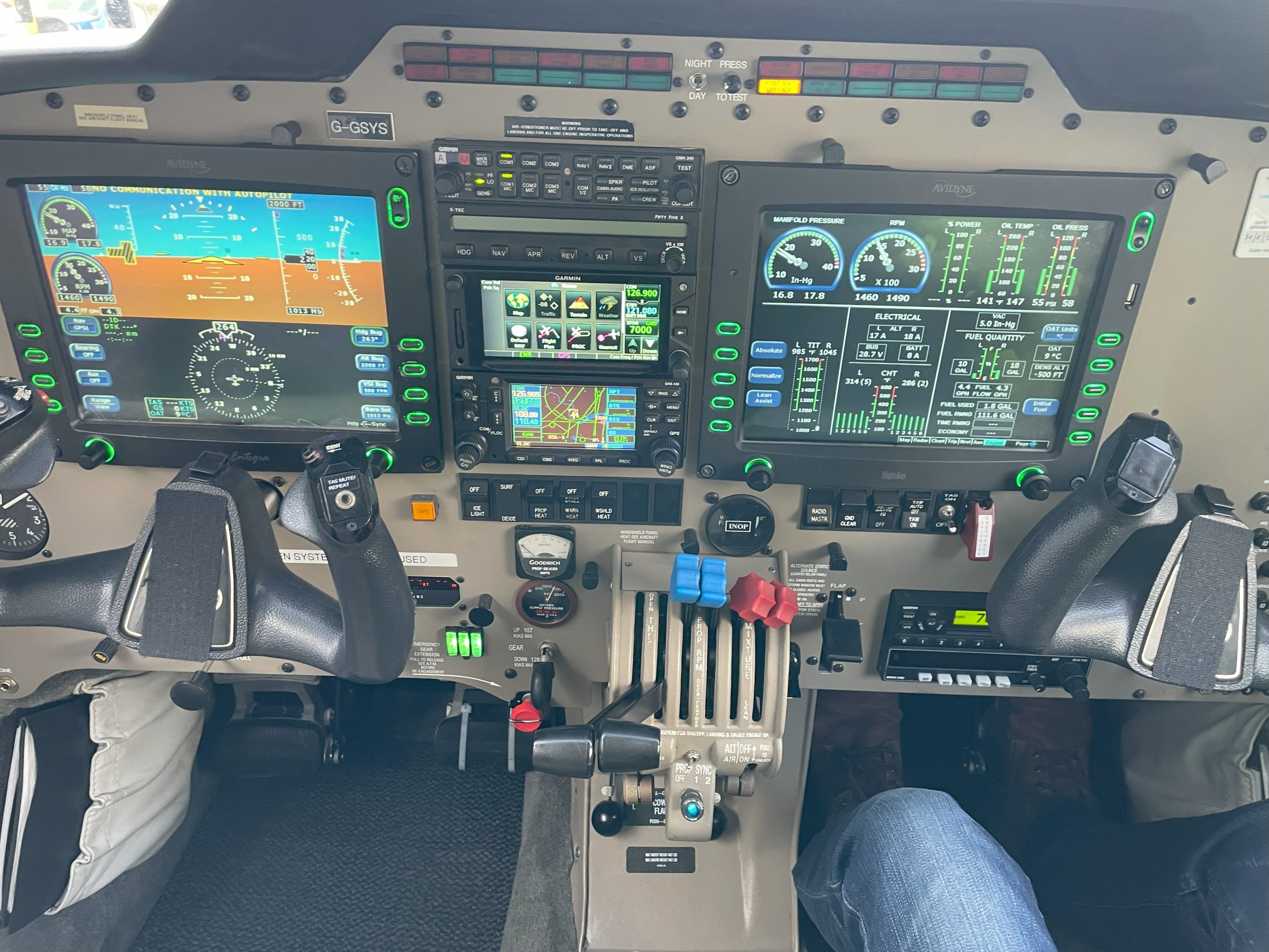 Piper Seneca V avionics