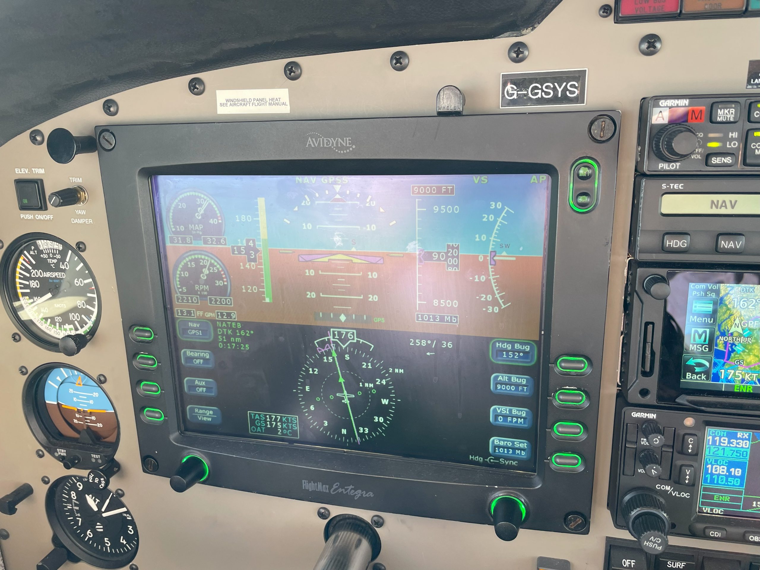 Piper Seneca V avidyne