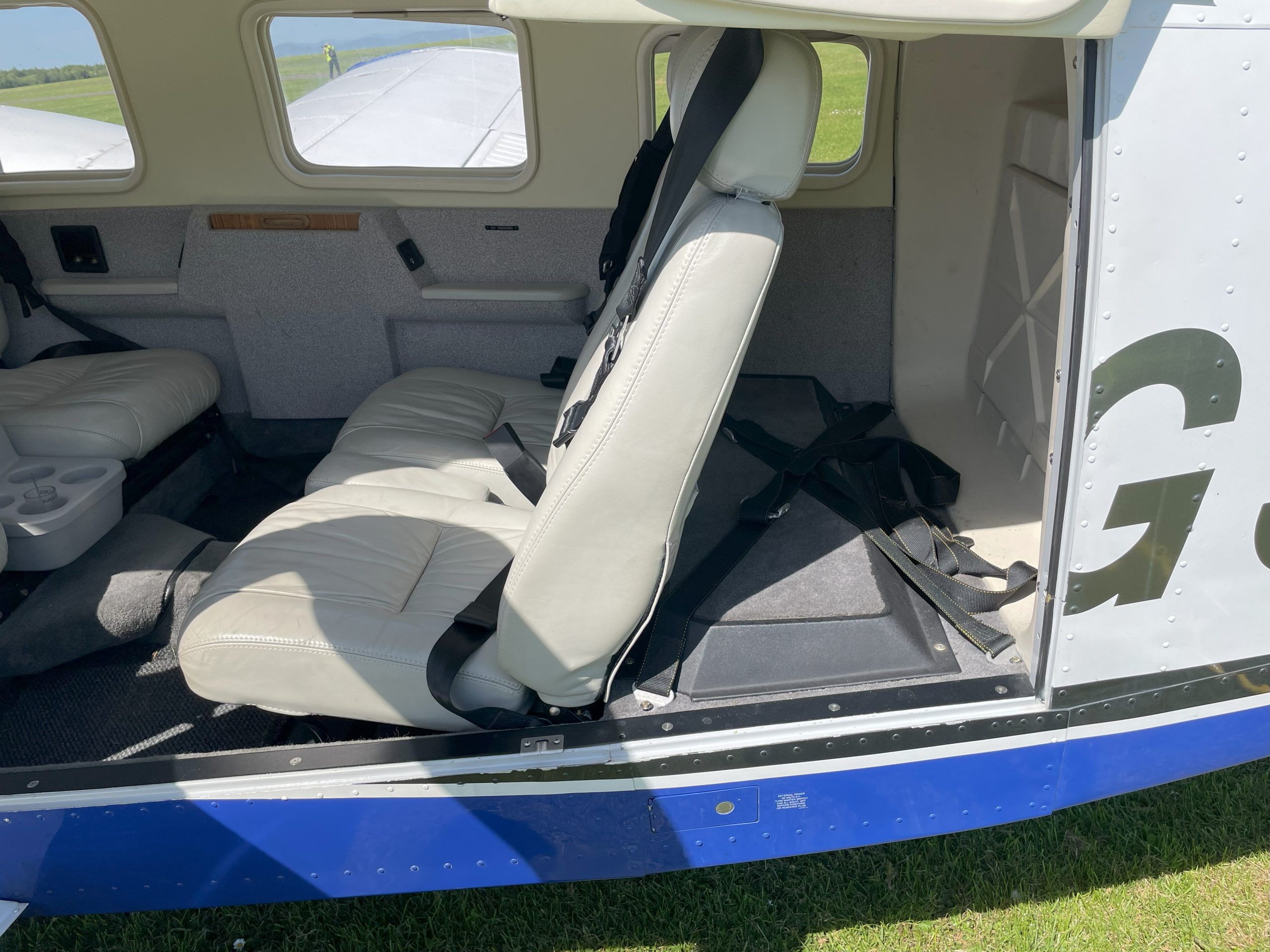 Piper Seneca interior side