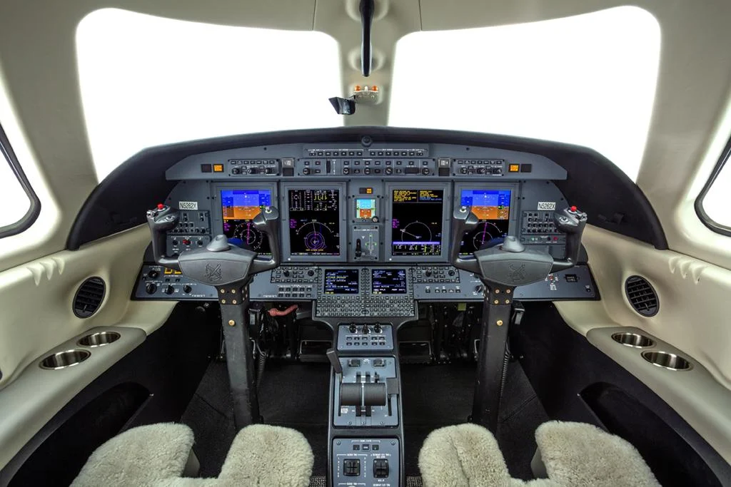 CJ4 flight deck