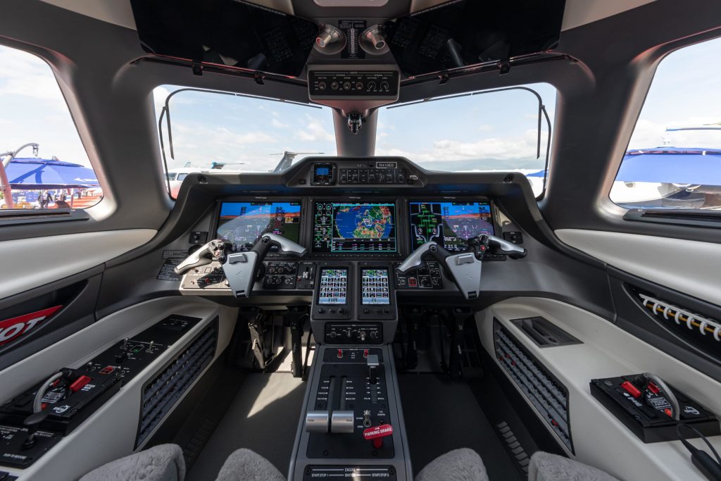 Phenom 100 flight deck
