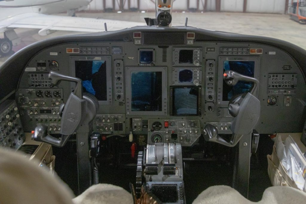 Private jet Cessna CJ1+ flight deck